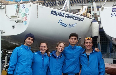 L'equipaggio della Scuola Vela sulla Djke