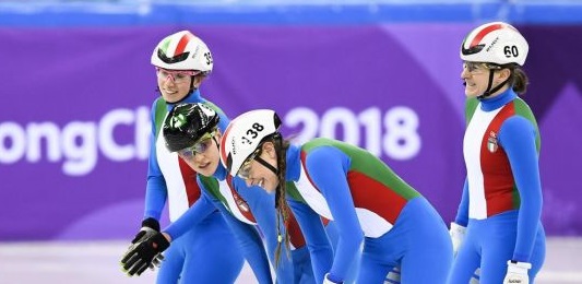 l'esultanza del quartetto azzurro per l'argento in staffetta