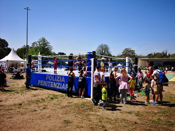 ring di boxe allestito nel "Villaggio per la Terra"
