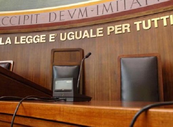 Aura di tribunale