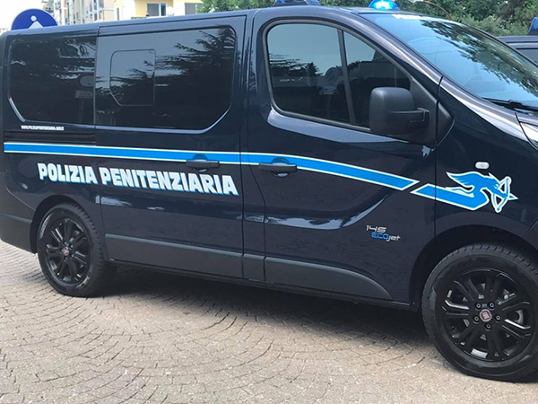 Un mezzo della Polizia Penitenziaria