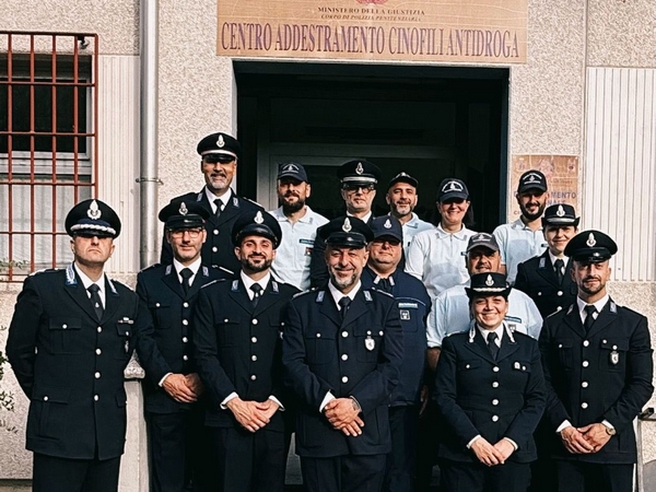 Polizia penitenziaria: 5 neo-conduttori cinofili dal 9&deg; corso di addestramento