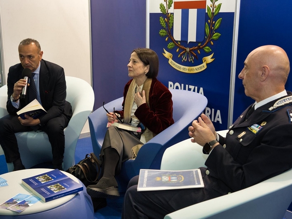Al Salone del libro, l&rsquo;opera sui Caduti del Corpo