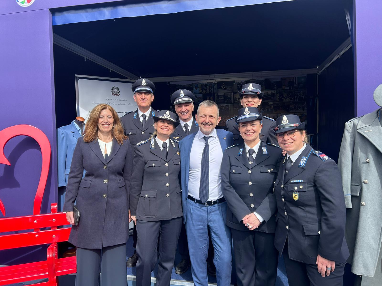 207 annuario del Corpo di polizia penitenziaria, stand dedicato alle donne del Corpo di Polizia penitenziaria: ieri, oggi e domani.
