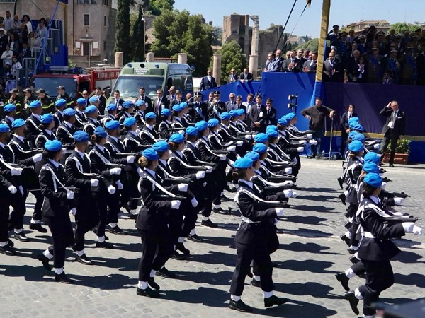 La Polizia Penitenziaria sfila durante la cerimonia