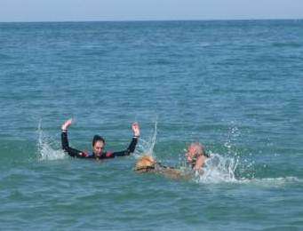 Genova &ndash; Sta annegando; salvato dai baschi azzurri