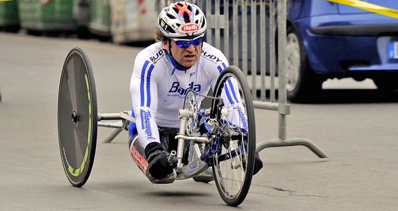 Il campione paralimpico Alex Zanardi