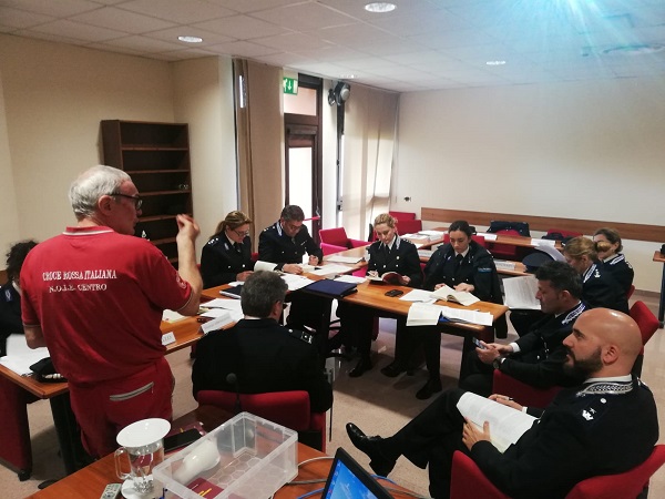 Gli agenti durante il corso DIU