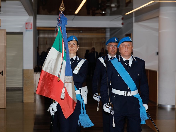 La bandiera viene prelevata dal Dipartimento dell'Amministrazione Penitenziaria