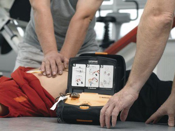 esercitazione di defibrillazione