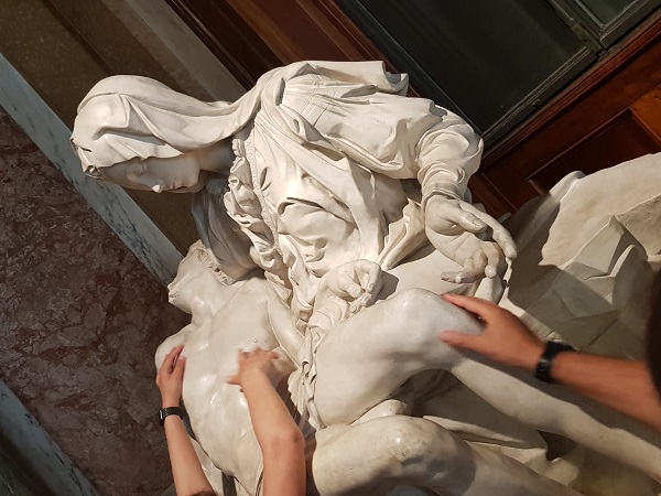 Copia della Piet&agrave; di Michelangelo