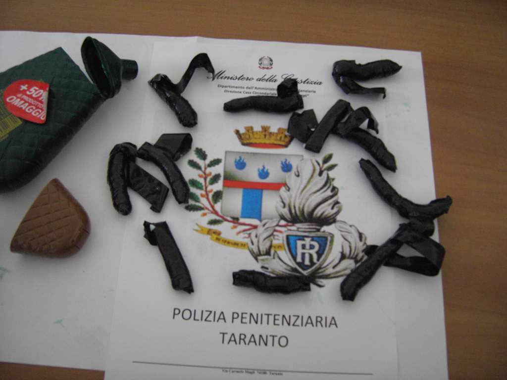 Taranto &ndash; La Polizia Penitenziaria arresta infermiere per droga in carcere