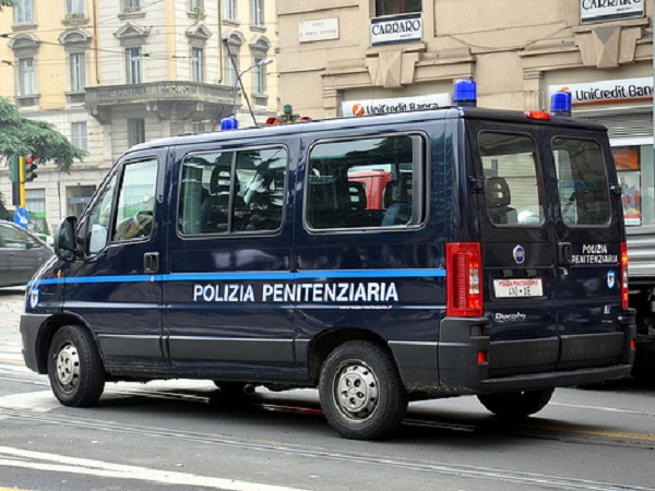 Automezzo della Polizia Penitenziaria
