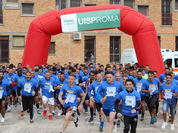 Il "via" della gara podistica