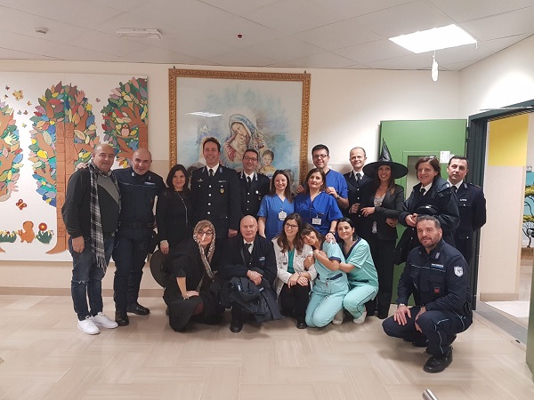 Gli agenti di Polizia Penitenziaria in visita ai reparti di pediatria generale e di oncologia pediatrica della &ldquo;Casa Sollievo della Sofferenza&rdquo; a San Giovanni Rotondo