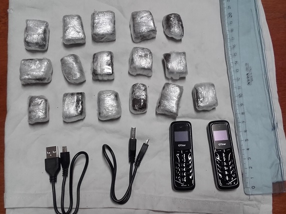 alcuni telefonini rinvenuti