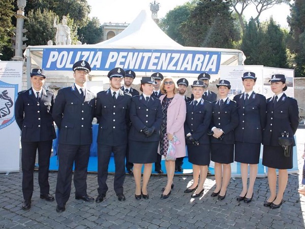 Alcuni agenti della Polizia Penitenziaria presenti all'evento